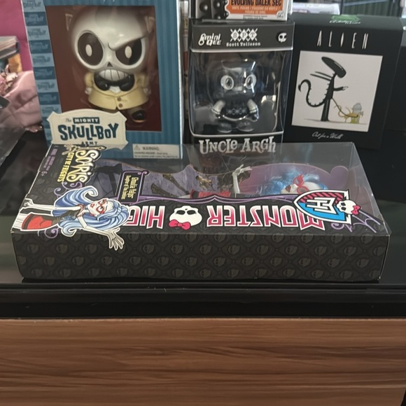 BNIB Monster High Ghoulia Yelps Scaris City of Frights 2012 NRFB - Picture 3 of 6